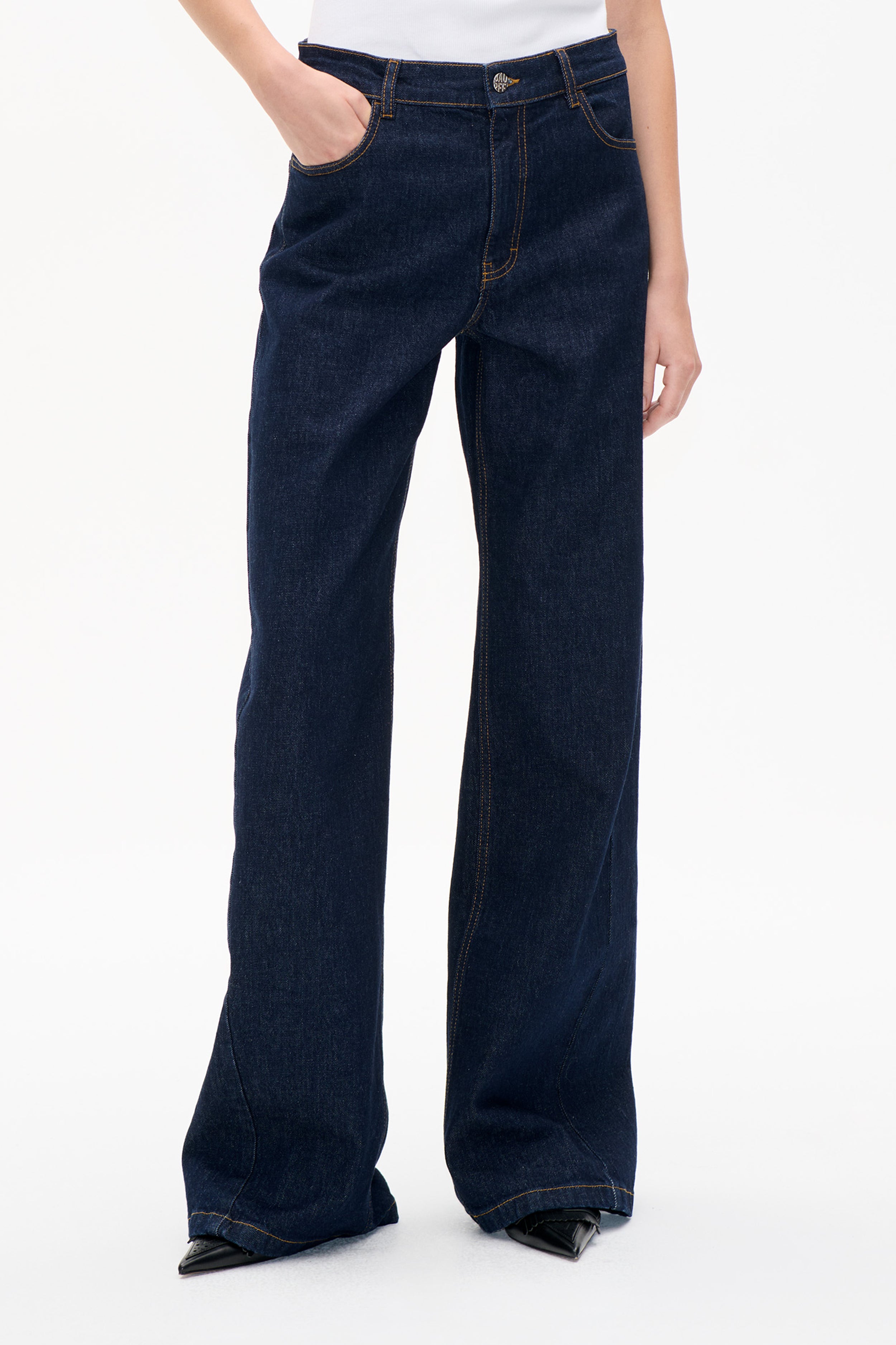 24711_7877_DETAIL.png media file