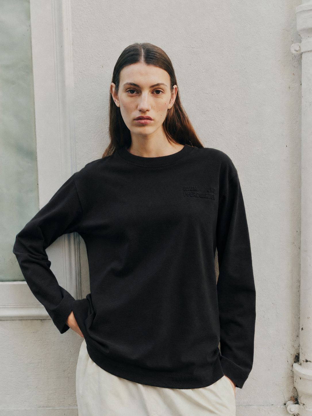JEEVONA T-SHIRT | Black